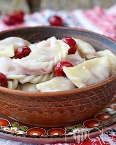 Вареники с замороженной вишней