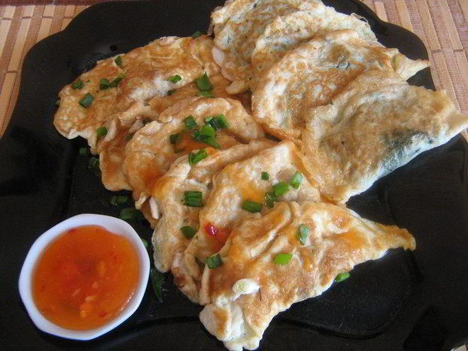 Рецепт яичные вареники с двумя начинками