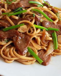 Яичная лапша со свининой и овощами