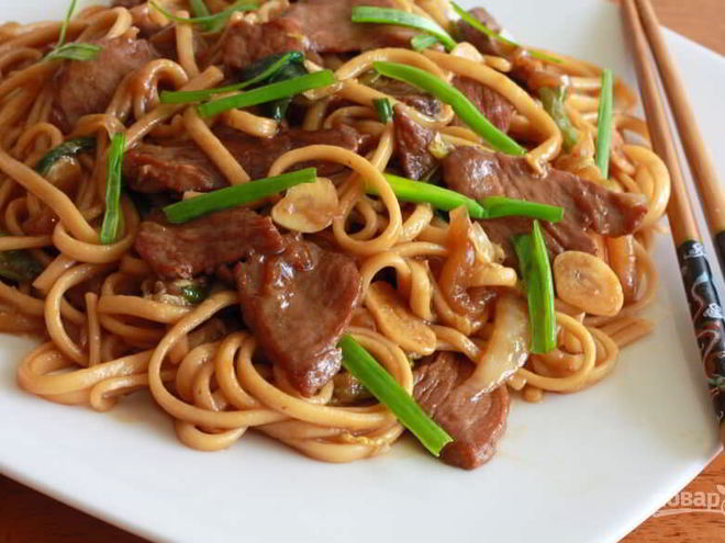 Рецепт яичной лапши со свининой и овощами