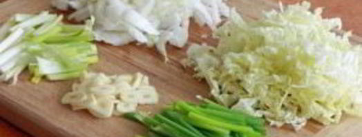 яичная лапша со свининой и овощами. Шаг 2