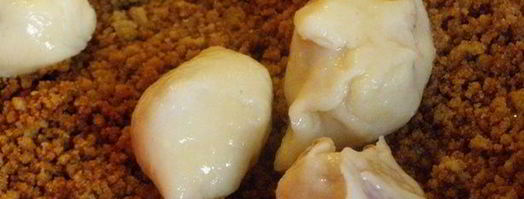 заварные клецки с клубникой и шоколадным соусом. Шаг 21