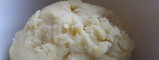 заварные клецки с клубникой и шоколадным соусом. Шаг 3