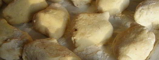 заварные клецки с клубникой и шоколадным соусом. Шаг 7