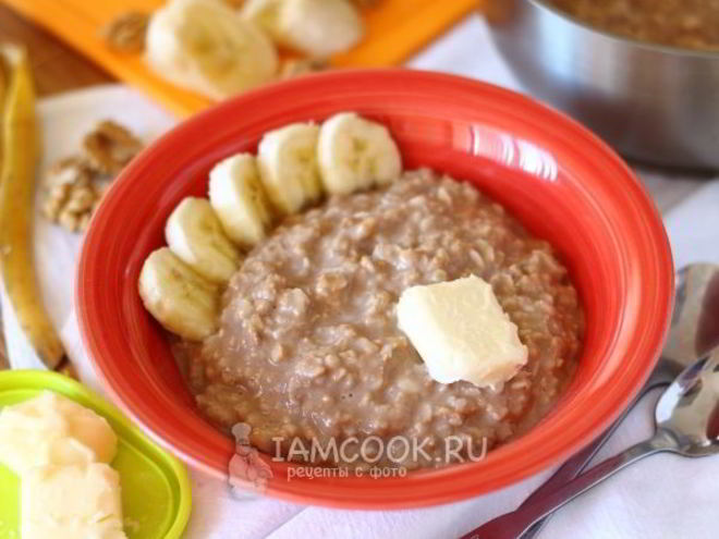 Рецепт геркулесовой каши с бананом и орехами