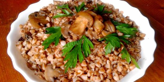 Гречневая каша с грибами и луком