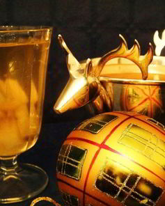 Алкогольный коктейль с ананасами и шампанским