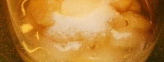 алкогольный коктейль с ананасами и шампанским. Шаг 2