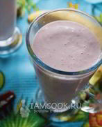 Фруктовый коктейль с мороженым