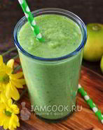 Коктейль из сельдерея, огурца, яблока и лайма