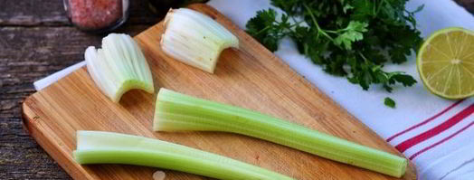 коктейль из сельдерея, огурца, яблока и лайма. Шаг 3