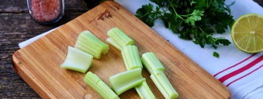 коктейль из сельдерея, огурца, яблока и лайма. Шаг 4