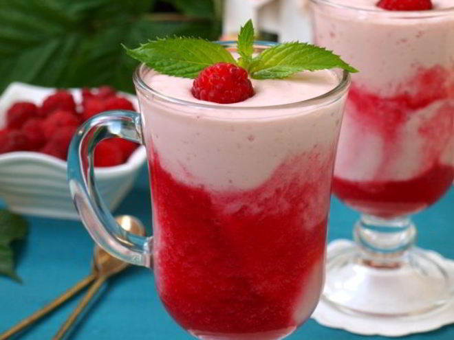 Рецепт коктейля на ряженке с творогом и малиной