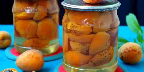 Консервированные абрикосы в сиропе