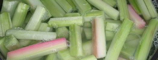 напиток из ревеня и черной смородины. Шаг 3