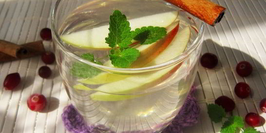 Напиток с яблоком и корицей