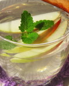 Напиток с яблоком и корицей