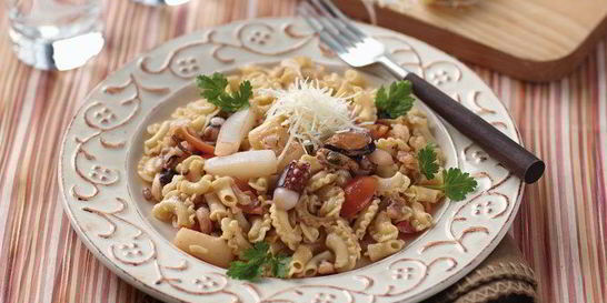 Овсяные гребешки с морским коктейлем