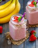 Клубнично-банановый смузи