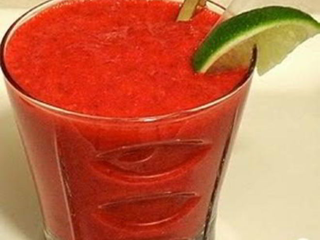 Рецепт витаминного напитка из свеклы, клубники и батата