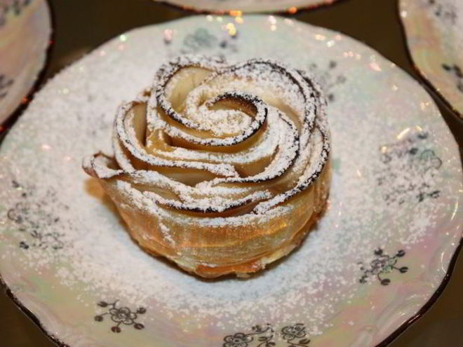 Рецепт яблочных роз в абрикосовом сиропе