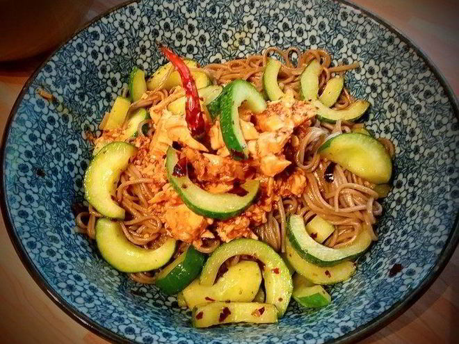 Рецепт азиатского салата из собы и курицы