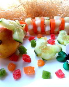 Фруктовый салат Гусеничка