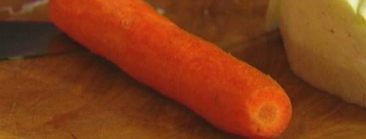 капустный салат с яблоками, морковью и изюмом. Шаг 3