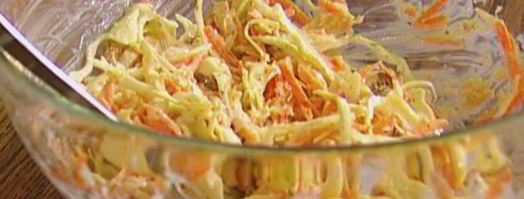 капустный салат с яблоками, морковью и изюмом. Шаг 7