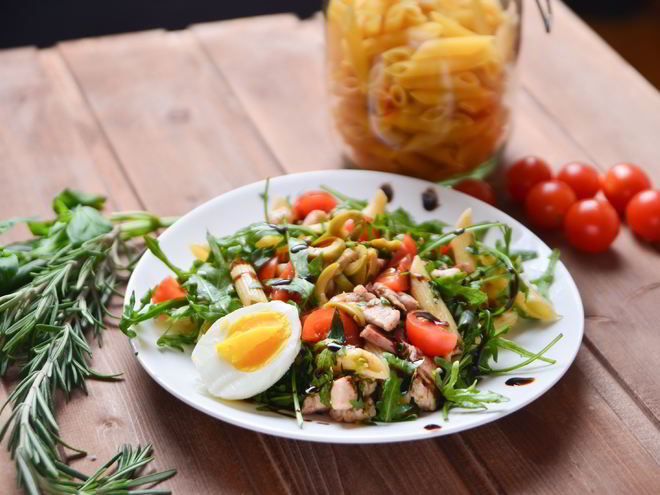 Рецепт холодного салата с пастой пенне и курицей