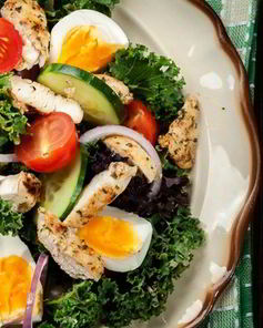 Легкий летний салат с куриной грудкой