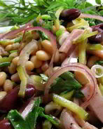 Легкий салат из фасоли с ветчиной