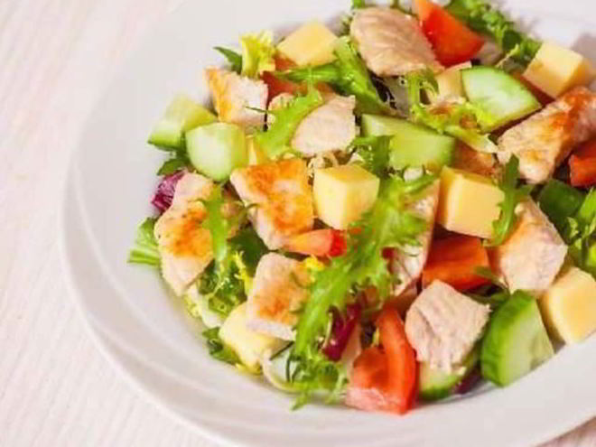 Рецепт нежного салата из курицы