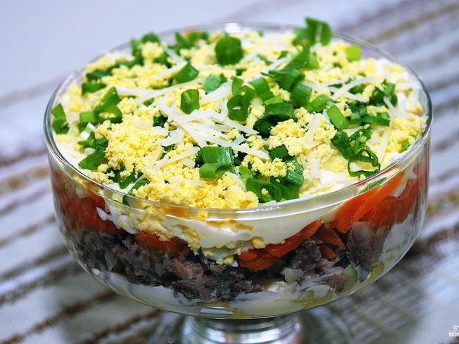 Рецепт простого рыбного салата из сардины