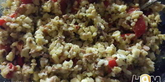 Простой рыбный салат с булгуром