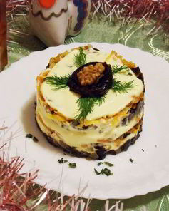 Салат Анастасия с грибами, орехами и черносливом