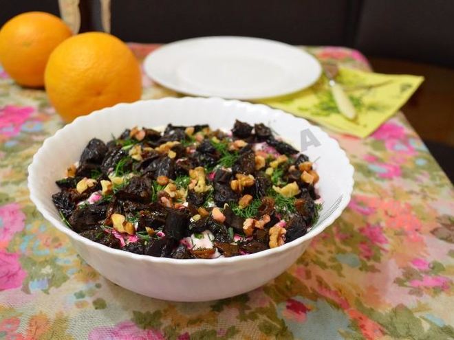 Рецепт салата гренадер из свеклы с черносливом и говядины