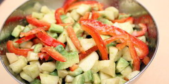 Салат из авокадо и груш