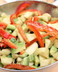 Салат из авокадо и груш