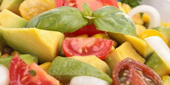 Салат из авокадо и помидоров