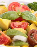 Салат из авокадо и помидоров