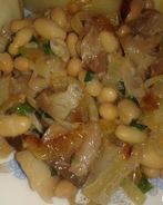 Салат из белой фасоли со скумбрией