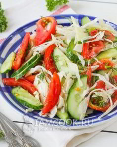 Салат из капусты, огурцов и помидоров