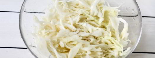 салат из капусты, огурцов и помидоров. Шаг 5