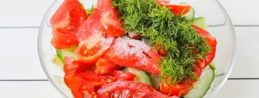 салат из капусты, огурцов и помидоров. Шаг 8