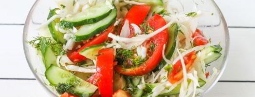 салат из капусты, огурцов и помидоров. Шаг 9