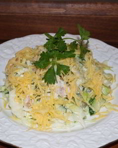 Салат из копченой курицы с сыром