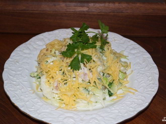 Рецепт салата из копченой курицы с сыром