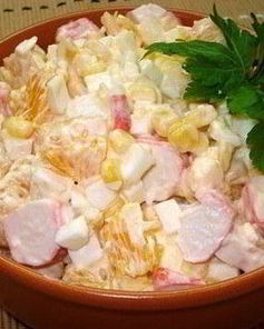 Салат из крабовых палочек с кукурузой и апельсином