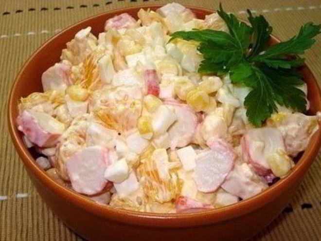 Рецепт салата из крабовых палочек с кукурузой и апельсином